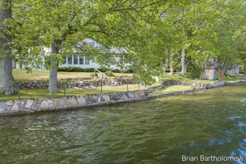 Exterior - 2550 Lakeside, Stanton, MI 48888 photo 4 of 16