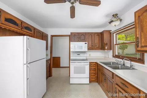 Kitchen - 2550 Lakeside, Stanton, MI 48888 photo 1 of 3