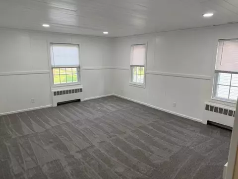 Living - 1038 S West, Jackson, MI 49203 photo 5 of 6