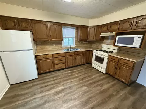 Kitchen - 1038 S West, Jackson, MI 49203 photo 6 of 6