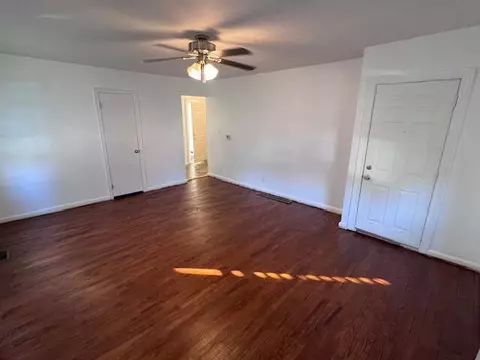 Living - 1038 S West, Jackson, MI 49203 photo 3 of 6