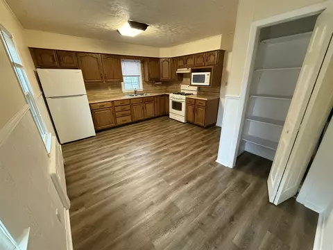 Kitchen - 1038 S West, Jackson, MI 49203 photo 5 of 6