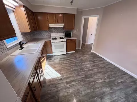 Kitchen - 1038 S West, Jackson, MI 49203 photo 3 of 6