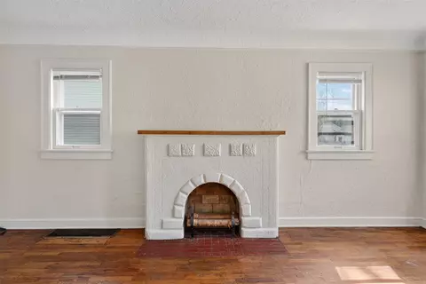 Living - 242 W High, Jackson, MI 49203 photo 5 of 9