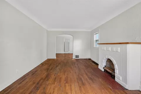 Living - 242 W High, Jackson, MI 49203 photo 2 of 9