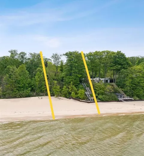 6056 Dune, Coloma, MI 49038