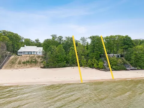 6056 Dune, Coloma, MI 49038