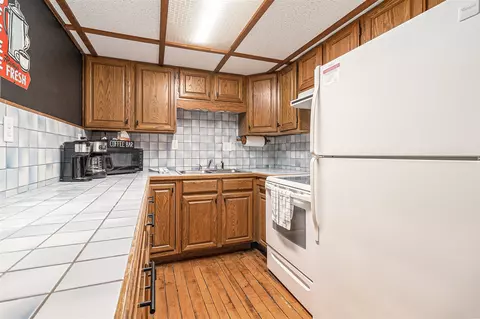 Kitchen - 7777 E Washington, Branch, MI 49402 photo 3 of 4