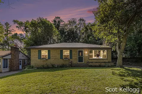 1426 Lewison, Grand Rapids, MI 49505