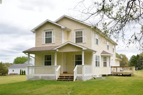 31900 Pawton, Paw Paw, MI 49079