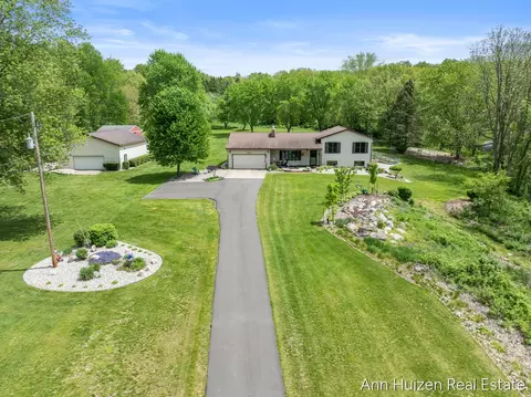6240 Sunfish Lk, Rockford, MI 49341
