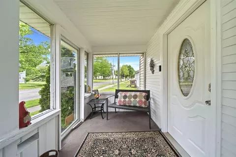 Exterior - 1403 Lansing, Jackson, MI 49202 photo 6 of 18