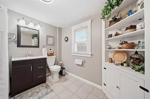 Bath - 1403 Lansing, Jackson, MI 49202 photo 1 of 2