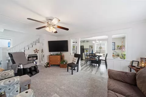 Living - 1403 Lansing, Jackson, MI 49202 photo 2 of 2