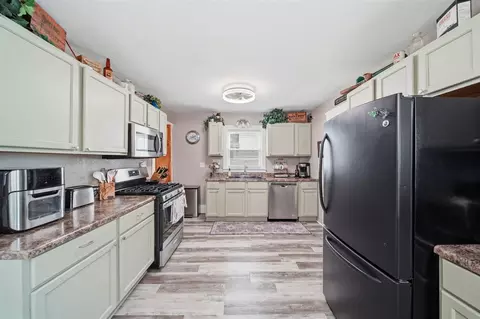 Kitchen - 1403 Lansing, Jackson, MI 49202 photo 1 of 3