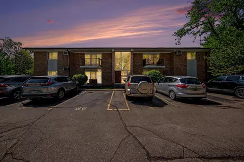 1261 Island #201, Ann Arbor, MI 48105