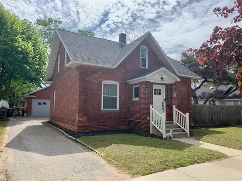 406 N Rowe, Ludington, MI 49431
