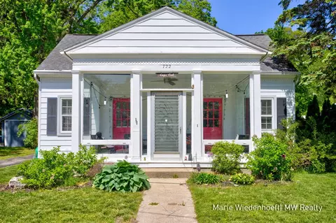 722 Lake, Saugatuck, MI 49453