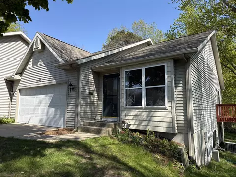 1440 Woodlawn Cmns #10, Grand Haven, MI 49417