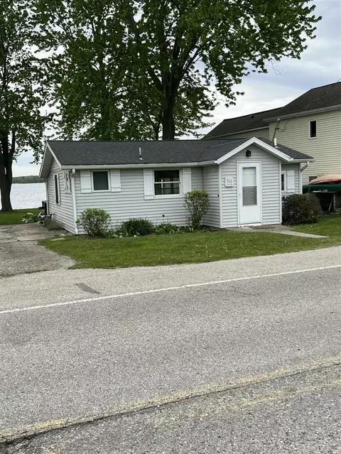 816 Lakeview, Fremont, MI 49412