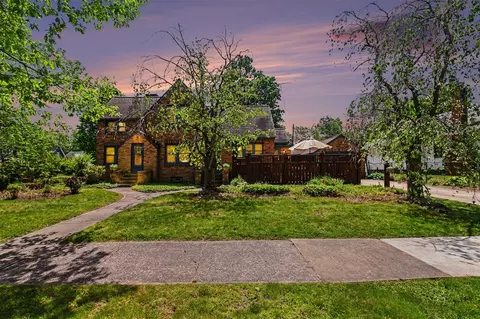 334 Van Buren, South Haven, MI 49090