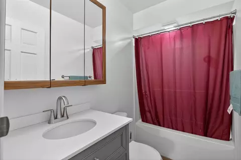 Bath - 9163-9165 Cady, Jackson, MI 49201 photo 3 of 4