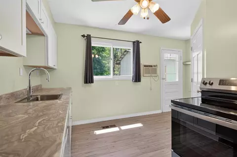 Kitchen - 9163-9165 Cady, Jackson, MI 49201 photo 5 of 7