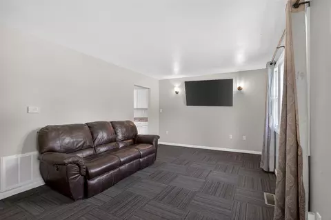 Living - 9163-9165 Cady, Jackson, MI 49201 photo 1 of 6