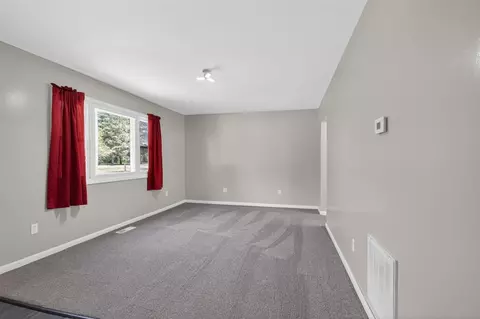 Living - 9163-9165 Cady, Jackson, MI 49201 photo 5 of 6