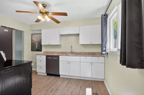 Kitchen - 9163-9165 Cady, Jackson, MI 49201 photo 4 of 7