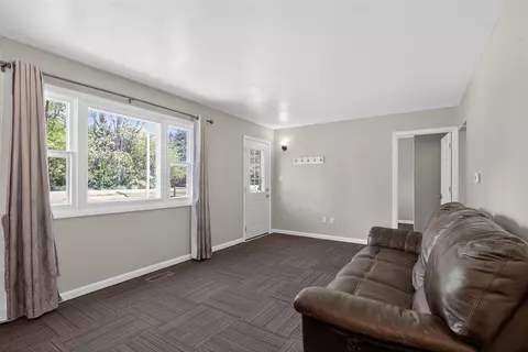 Living - 9163-9165 Cady, Jackson, MI 49201 photo 3 of 6