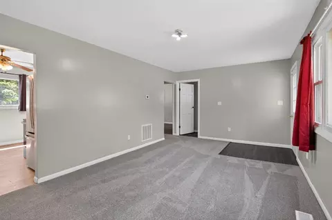 Living - 9163-9165 Cady, Jackson, MI 49201 photo 6 of 6