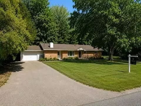 2205 S Broadway, Hastings, MI 49058