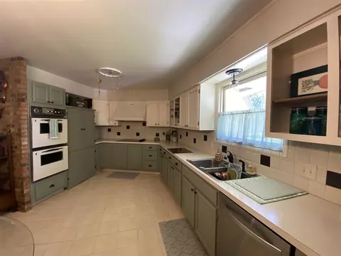 Kitchen - 555 Foreman, Lowell, MI 49331 photo 1 of 4