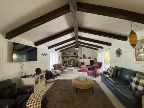 Living - 555 Foreman, Lowell, MI 49331 photo 2 of 4