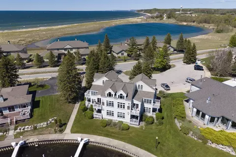 6 Brookharbor, Manistee, MI 49660