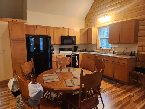 Kitchen - 9736 S Trillium, Baldwin, MI 49304 photo 3 of 5