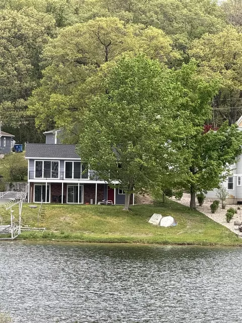 1304 N Eagle Lk, Kalamazoo, MI 49009