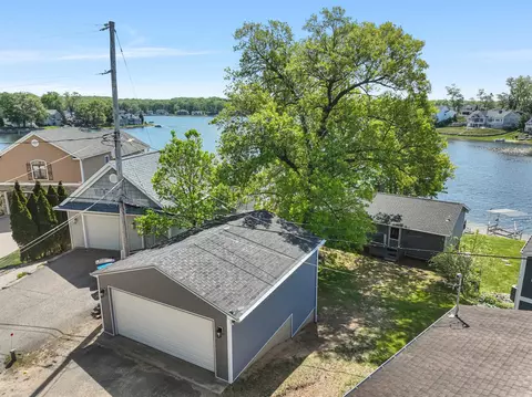 1304 N Eagle Lk, Kalamazoo, MI 49009