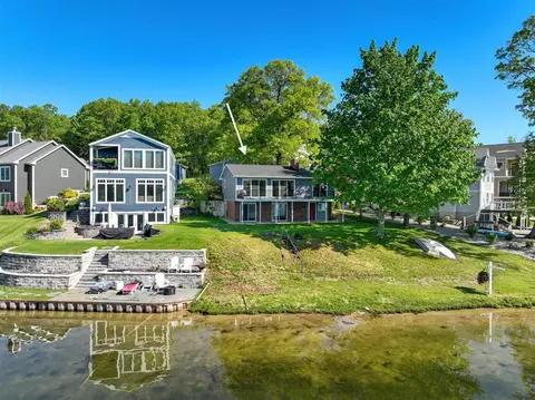1304 N Eagle Lk, Kalamazoo, MI 49009