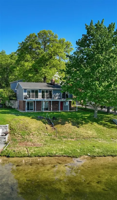 1304 N Eagle Lk, Kalamazoo, MI 49009