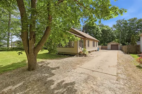 1021 W Three, Three Rivers, MI 49093