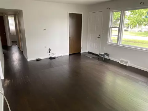 Living - 9350 Biddle, Romulus, MI 48174 photo 2 of 3