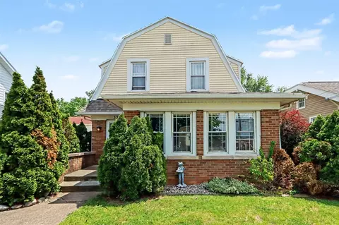330 N Riverview, Kalamazoo, MI 49004