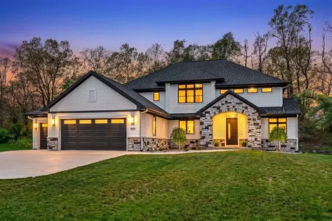 4010 Hollow Wood, Portage, MI 49024