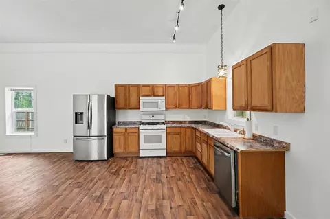 Kitchen - 1581 Lone Pne, Baldwin, MI 49304 photo 3 of 5