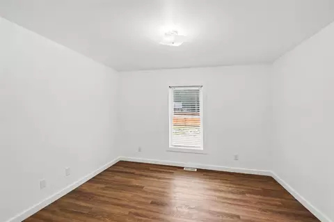Bedroom - 1581 Lone Pne, Baldwin, MI 49304 photo 5 of 10