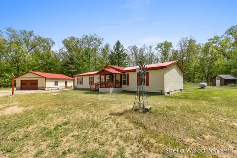 7838 E 80th, Howard City, MI 49329