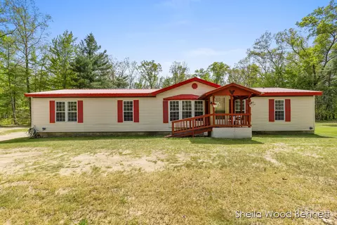 7838 E 80th, Howard City, MI 49329