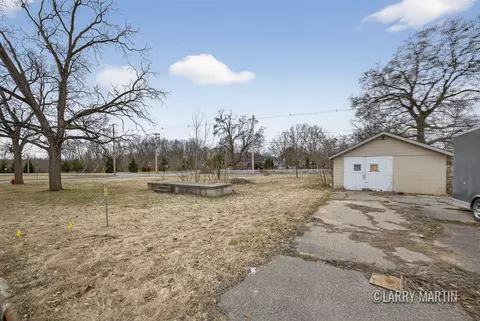 222 S Division, Lowell, MI 49331 photo 5